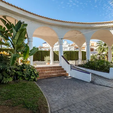 Casa En La Playa Con Piscinas Costa